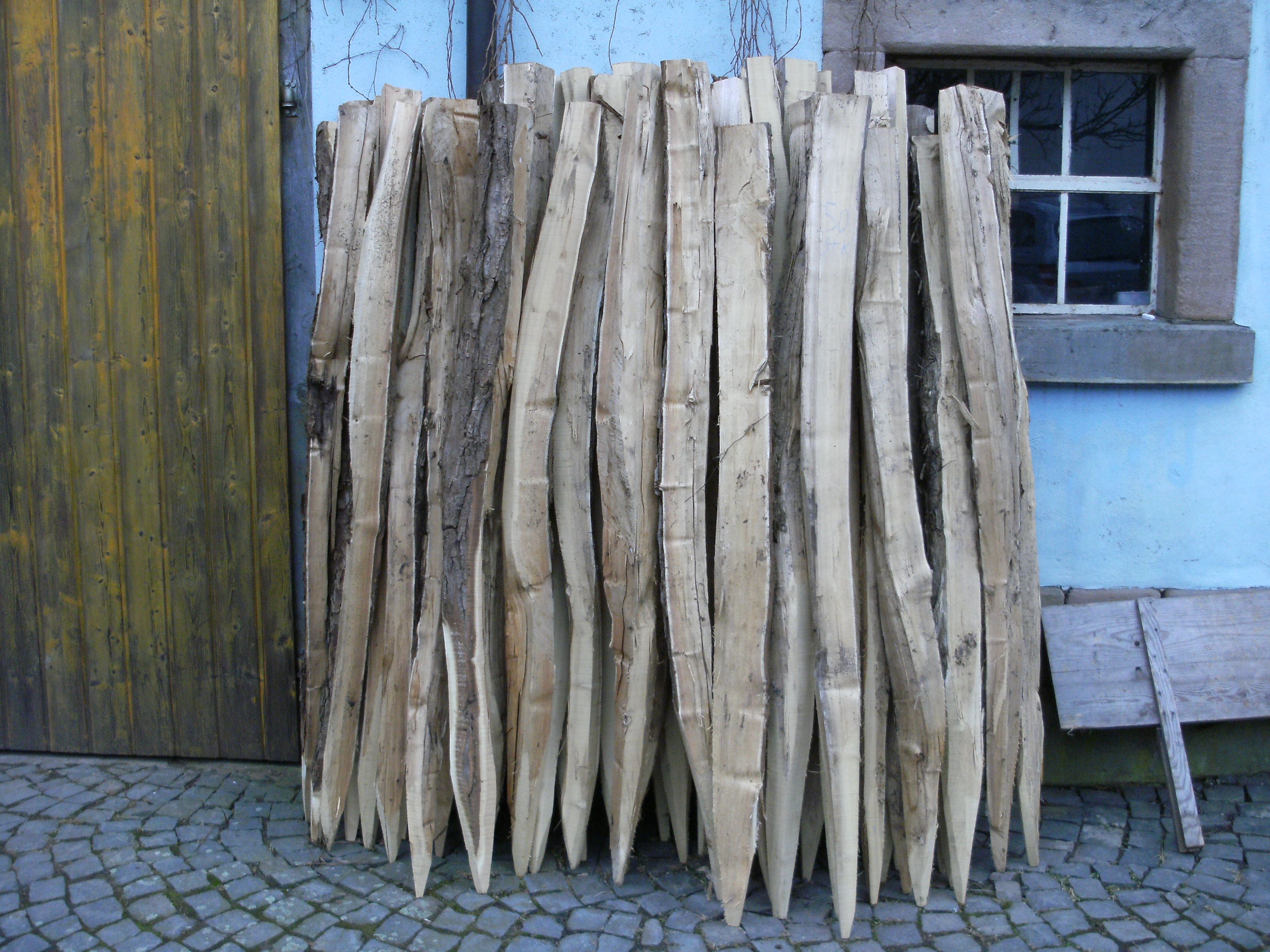 Holzpfähle gespalten Holzpfähle Robinie gespalten